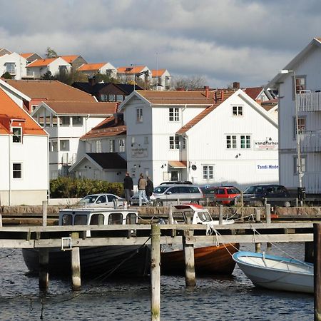 Grebbestads Vandrarhem Exterior photo